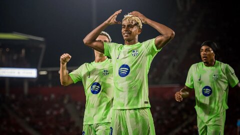  Rashford phải chiến đấu với 'đối thủ lịch sử' ở Barca